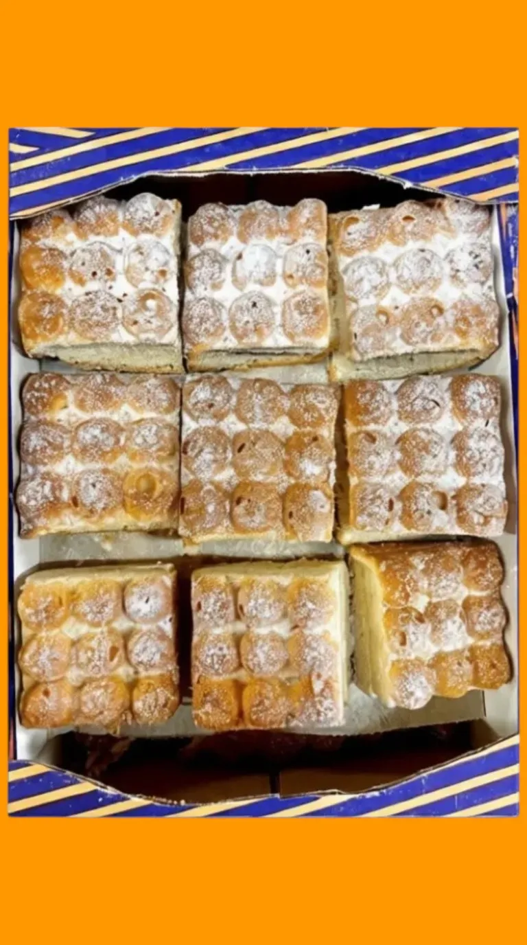 Пирожное Кубик с вишней и сливками